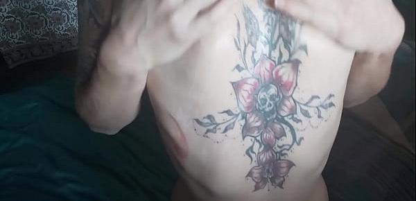 Vends-ta-culotte - Française Tatouée Branlette Espagnole avec son Gode - Holly.kinky